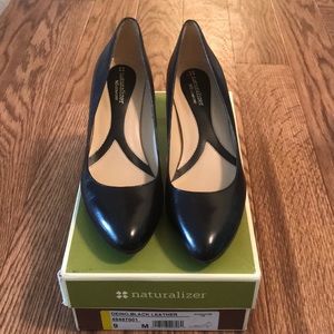 Deino Black Leather Naturalizer N5 Comfort Heel 9M